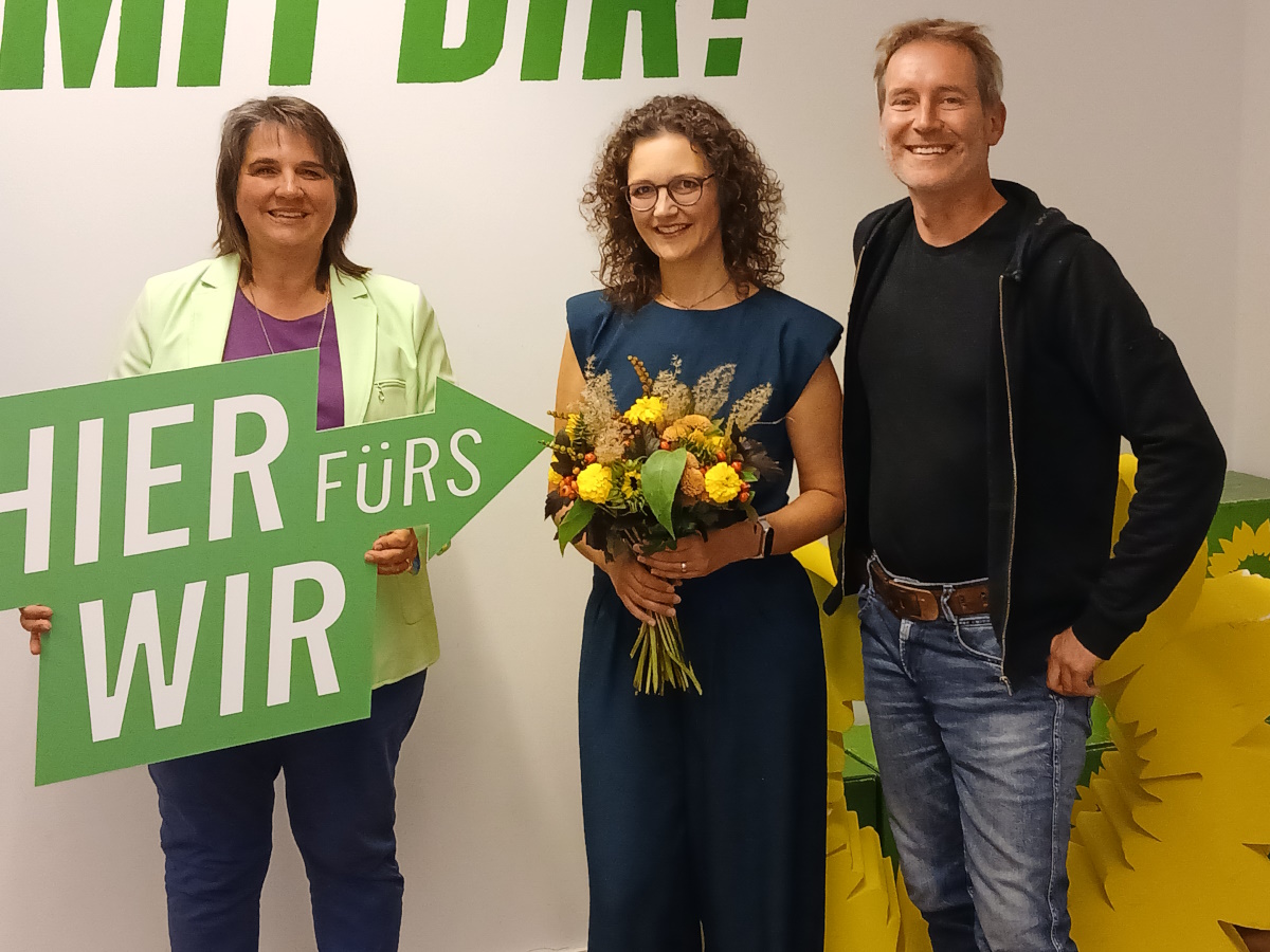 Landratskandidatin Marion Seitz (Mitte) mit Landtagsabgeordnete Claudia Köhler und Markus Büchler