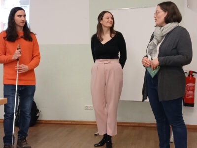 Bezahlbares-Wohnen-und-Nachhaltiges-Bauen Stadtrat und Bürgermeisterkandidat Bernhard Schüßler, Architektin, Kreis- und Gemeinderätin Christina Risinger aus Ismaning und Sprecherin der Grünen in Unterschleißheim Johanna Krichling. (Foto: Helmut Göbel)